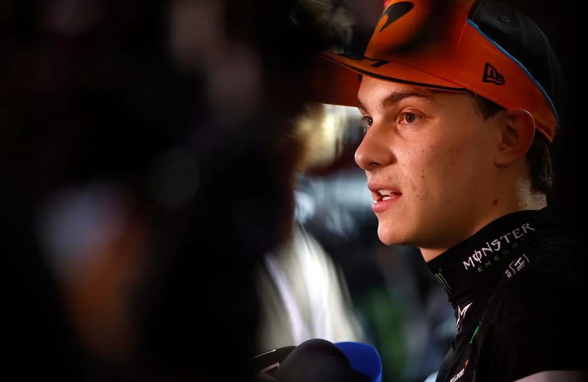 包含哈斯车队绝杀梅赛德斯，皮亚斯特里带队取胜的词条